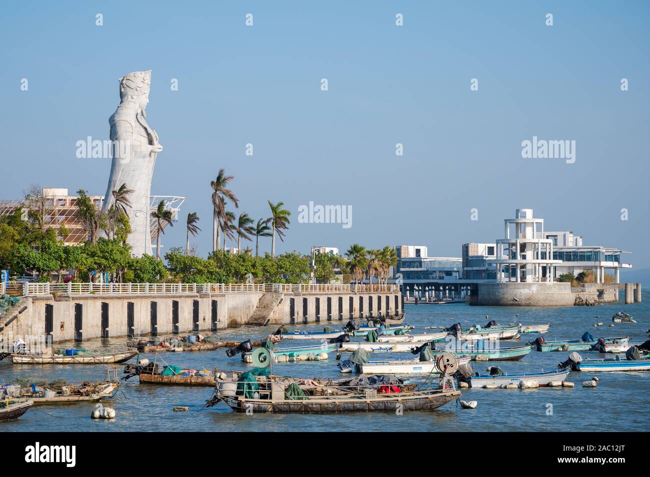 Große Steinstatue von Koxinga an der Küste des Internationalen Straßenviertels der Insel Xiamen, China Stockfoto