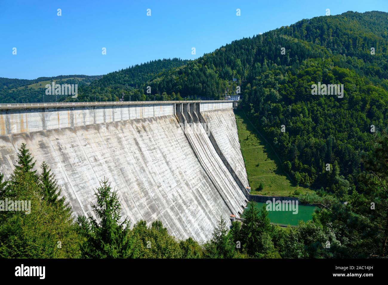 Wasserreservoir izvorul muntelui Fotos und Bildmaterial in hoher