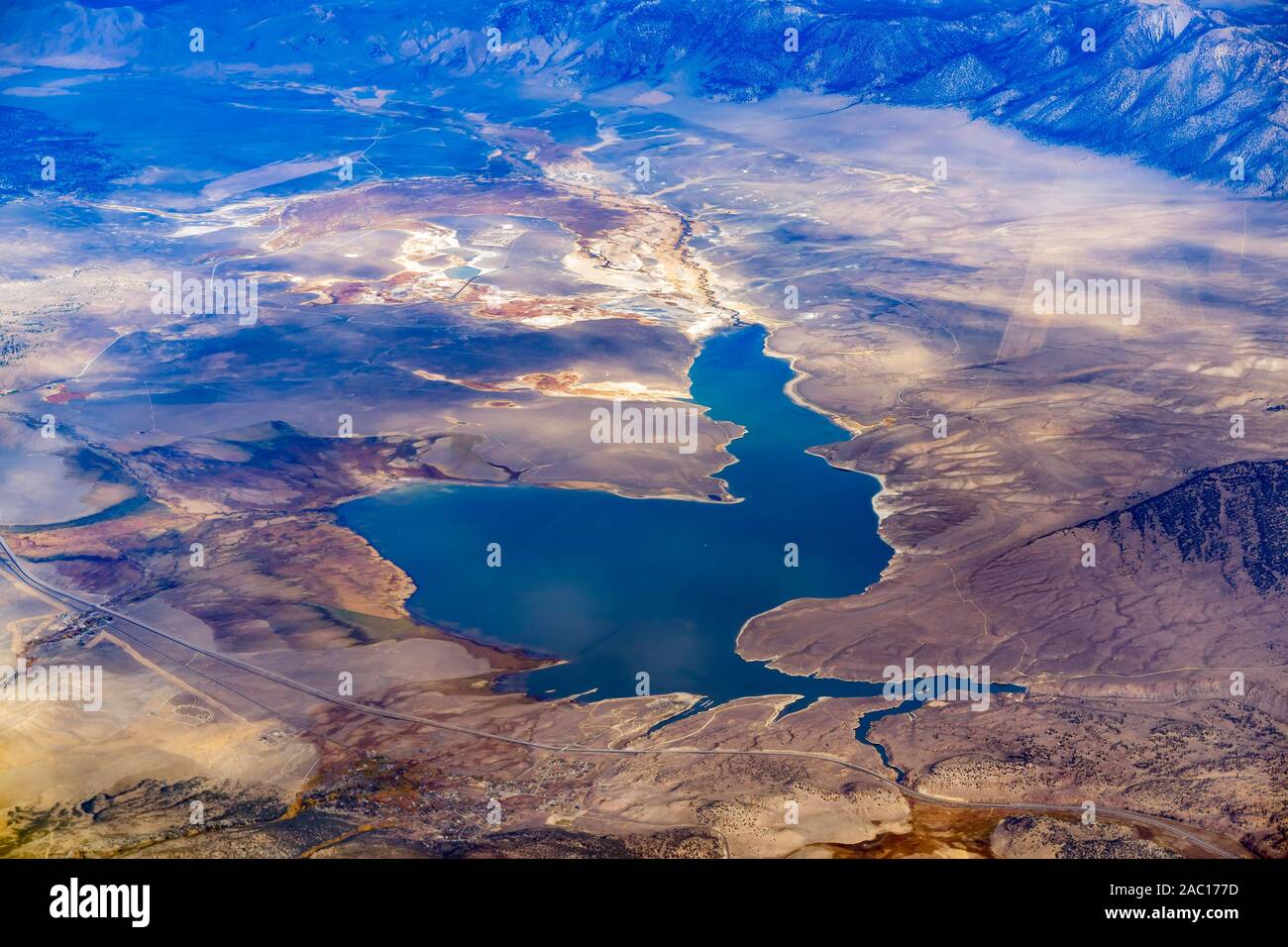 Luftaufnahme des Sees Crowley bei Kalifornien Stockfoto