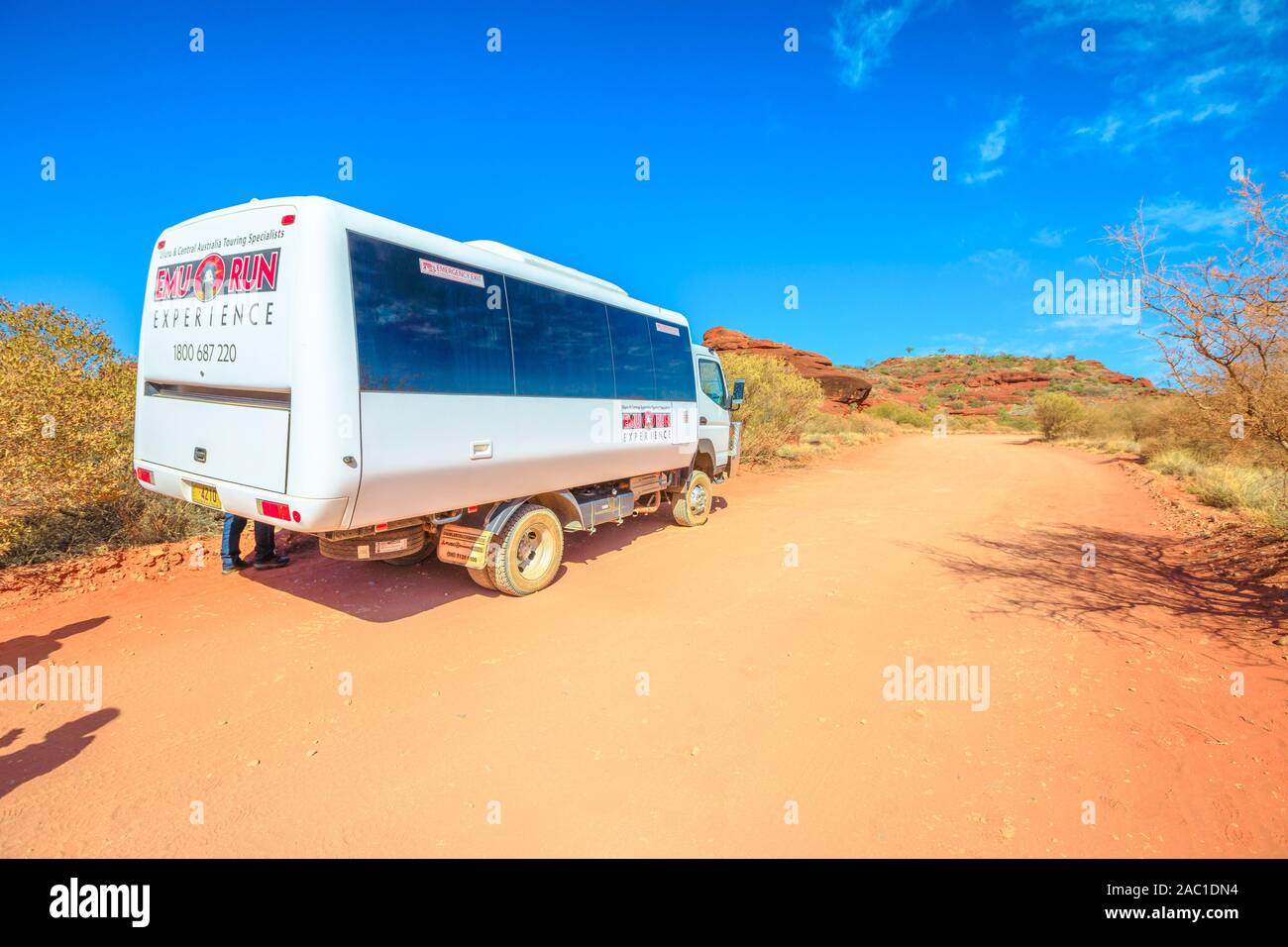 Finke Gorge National Park, Northern Territory, Australien - 19.August 2019: Tag Palm Valley 4WD Tour mit Emu Run Erfahrung 4WD-Antrieb durch Finke Stockfoto