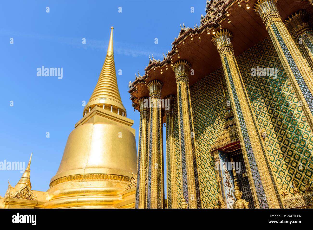 Der Grand Palace eine bekannte touristische Destination mit dem Tempel des Smaragd Buddha der heiligsten buddhistischen Tempel in Thailand. Stockfoto