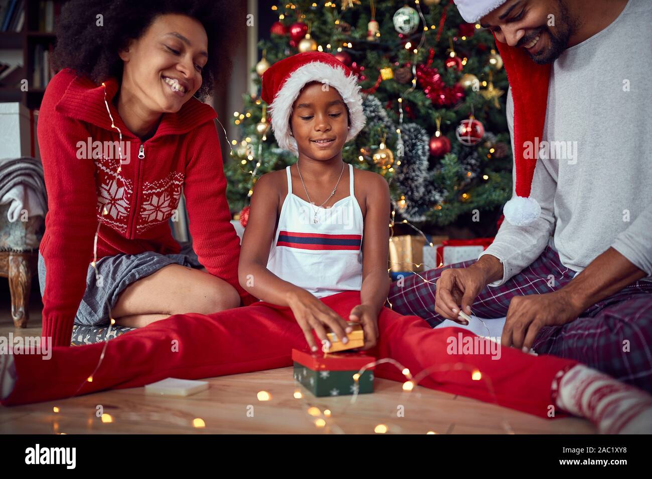 Schönen lächeln Familie auf Winterurlaub Stockfoto