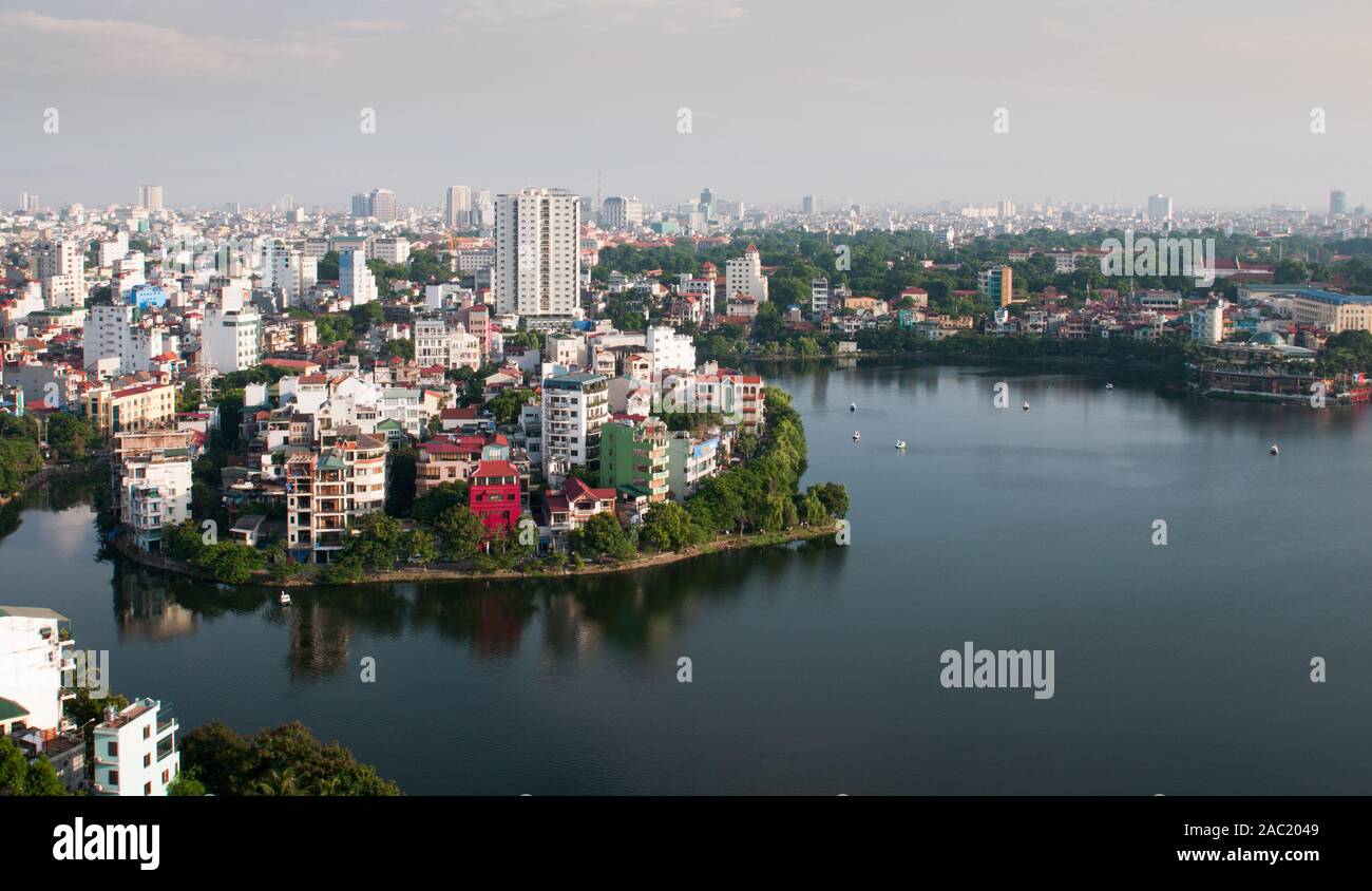 Die Skyline von Hanoi in der Hauptstadt von Vietnam in Asien am späten Abend Stockfoto