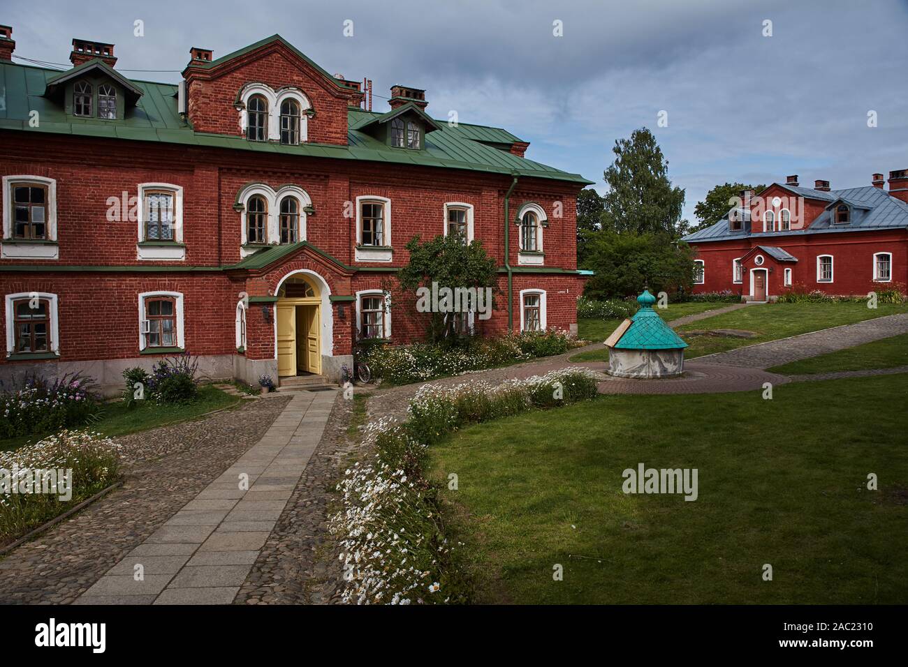 Orthodoxe Kloster. Eine alte orthodoxe Kloster, in dem Mönche, in Einsamkeit zu leben. Am Ufer des Ladogasees, Insel Walaam. Stockfoto