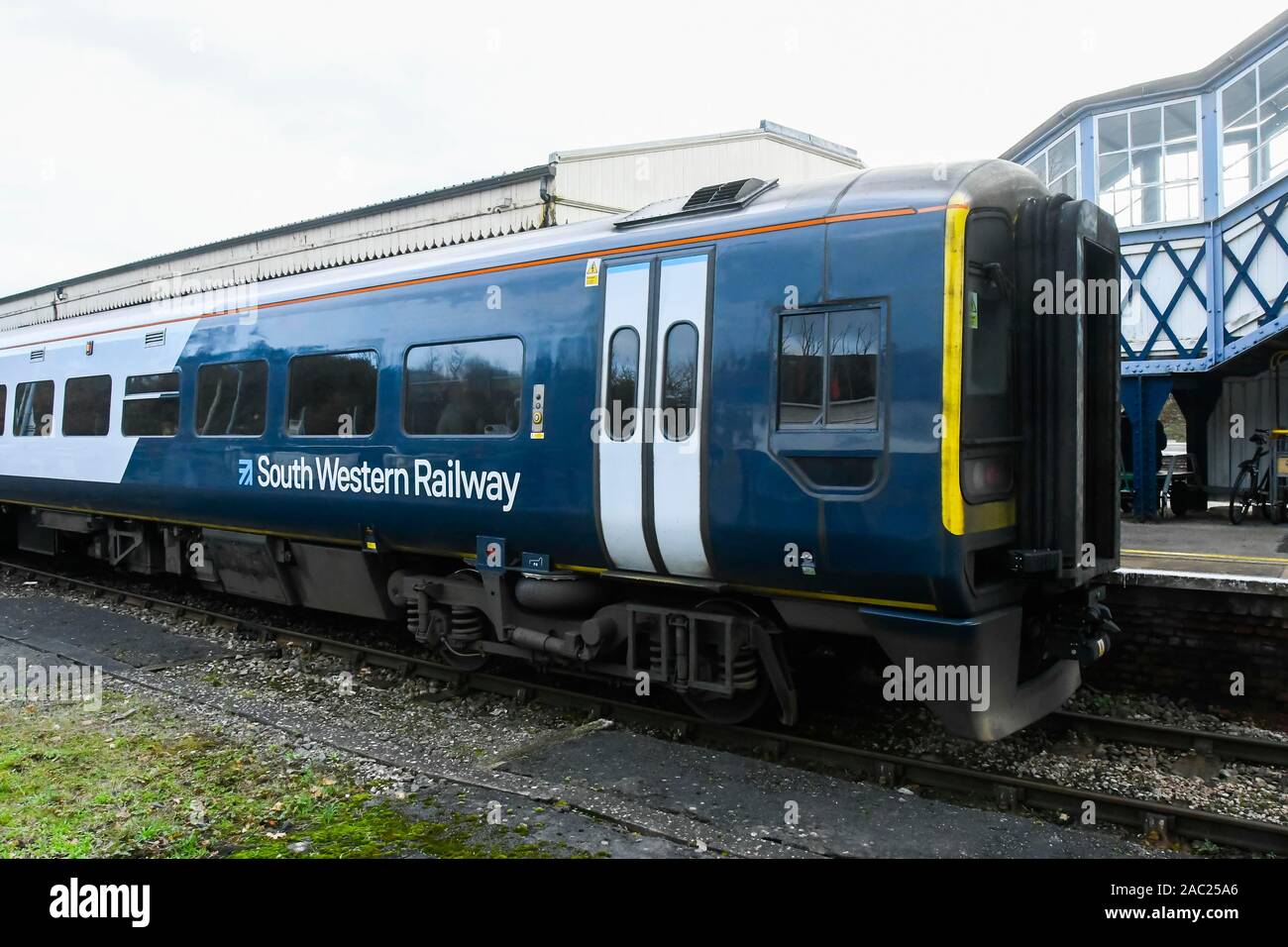 Yeovil Junction, Somerset, UK. 30. November 2019. Ansicht der South Western Railway Zug in Yeovil Junction Station in Somerset vor dem geplanten Streik der RMT-Union, die sich auf Montag, den 2. Dezember beginnt und für die letzten 27 Tage. Foto: Graham Jagd-/Alamy leben Nachrichten Stockfoto