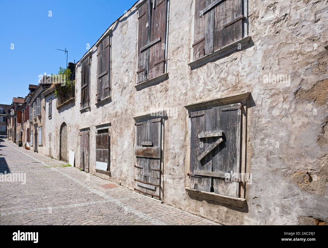 Europa, Frankreich, Nouvelle-Aquitaine, Orthez, bestieg, Häuser in der Rue du Pont Vieux Stockfoto