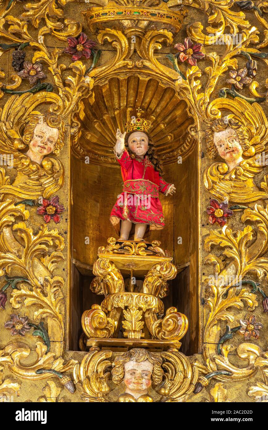 Holzaltar der Heiligen Familie. kirche Sant'Emidio. Agnone, Isernia, Molise. Italien, Europa Stockfoto