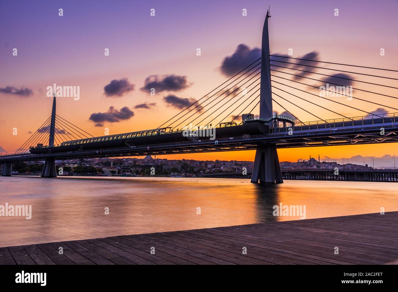 September 2019; halic U-Bridge, Golden Horn Istanbul, Istanbul, Türkei Stockfoto