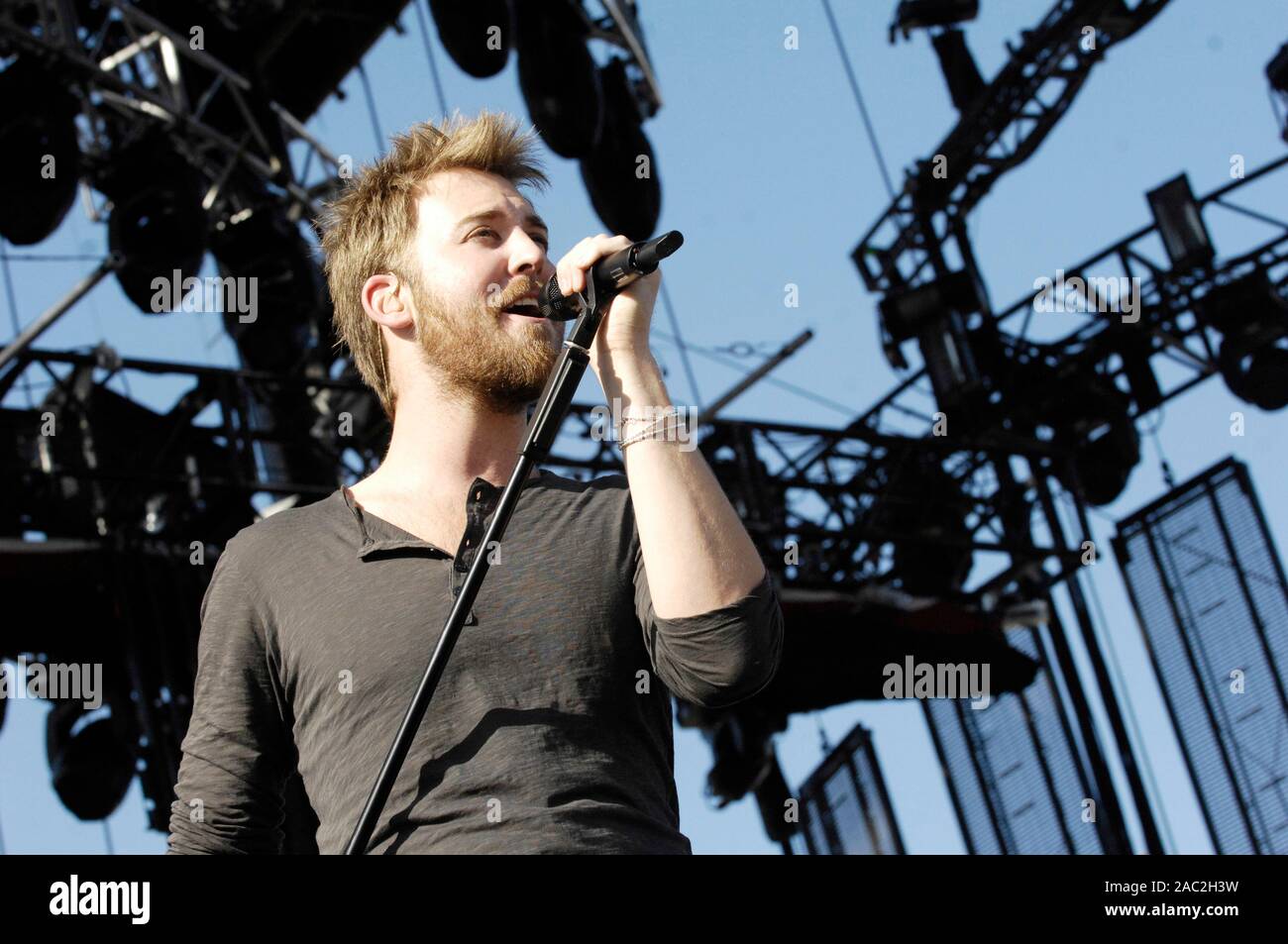 Charles Kelley von Lady Antebellum führt auf dem Stagecoach Festival 2009 in Indio. Stockfoto