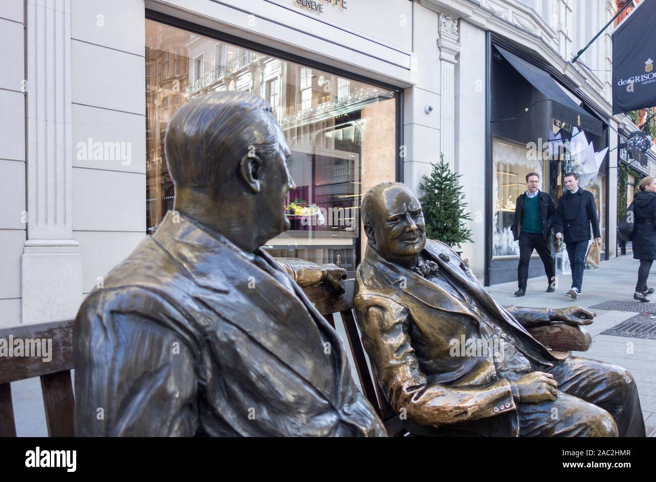 Churchill und Roosevelt Verbündeten Skulptur auf Old Bond Street, London, UK Stockfoto