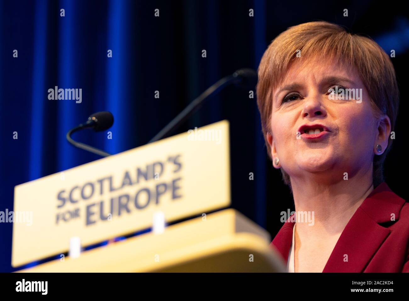 St Andrews, Schottland, Großbritannien. 30. November 2019. Erster Minister von Schottland Nicola Sturgeon macht Rede in St Andrews, Fife, in der St. Andrews in Schottland. Adressierung Aktivisten seiner Partei, sie erklärte, dass Schottlands Zukunft in Schottland Hände - nicht Boris Johnson's sein sollte. Iain Masterton/Alamy Leben Nachrichten. Stockfoto