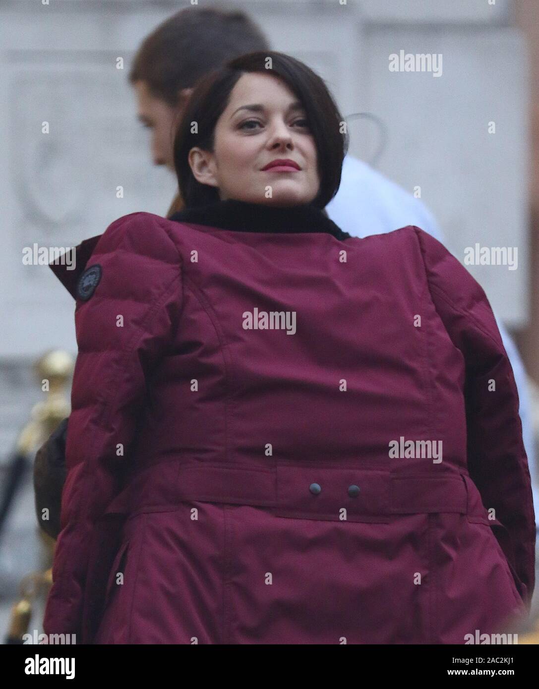 London, UK, 8. November 2015: Marion Cotillard am Set Dreharbeiten für Assassins Creed in London Stockfoto