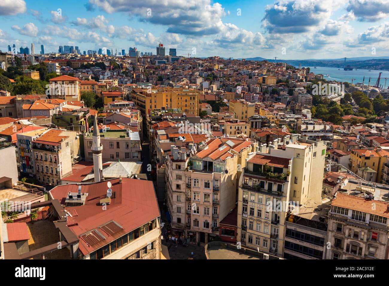 29. August 2019; erstaunlich Stadtbild Blick von der Oberseite der Galata Turm auf einem hellen bewölkten Morgen in Istanbul, Türkei Stockfoto