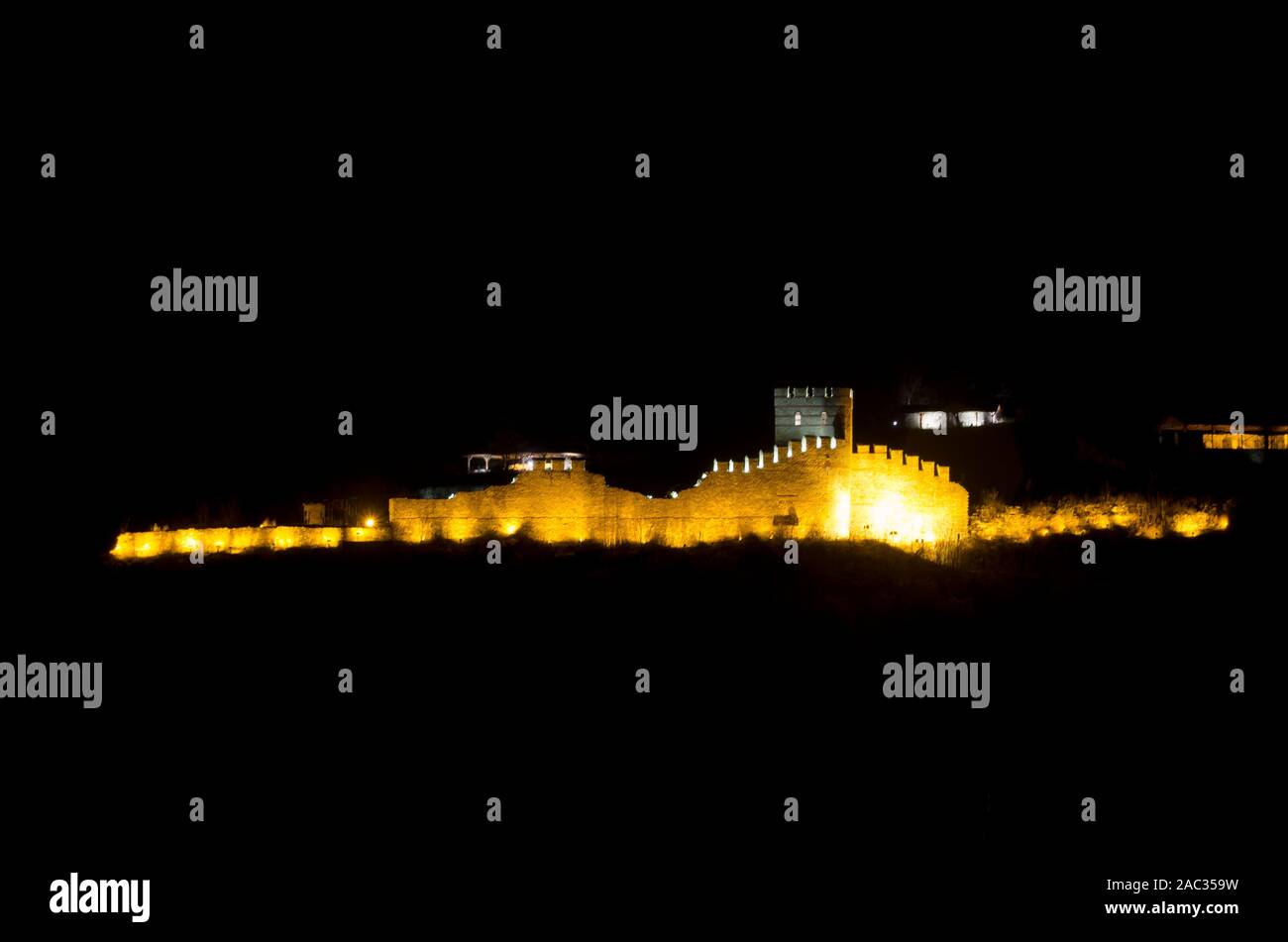 Ton und Licht audiovisuelle Show auf trapezitsa Hügel in Veliko Tarnovo, die alte Hauptstadt von Bulgarien Stockfoto