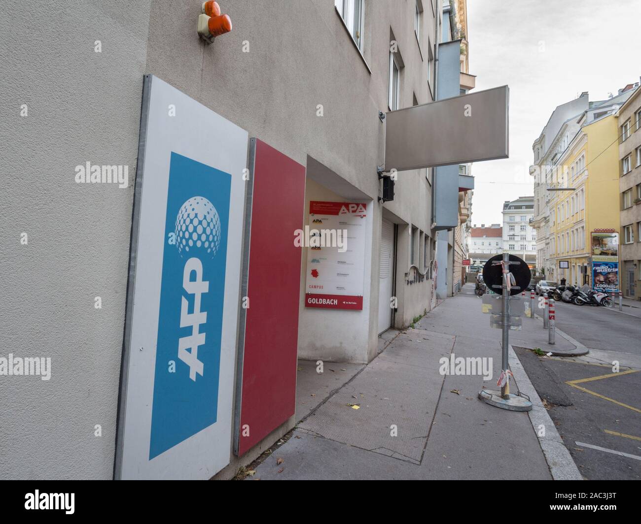 Wien, ÖSTERREICH - NOVEMBER 6, 2019: das Logo von AFP vor ihren Hauptsitz für Wien. Agence France Press ist die Französische wichtigsten internationalen Nachrichten ein Stockfoto