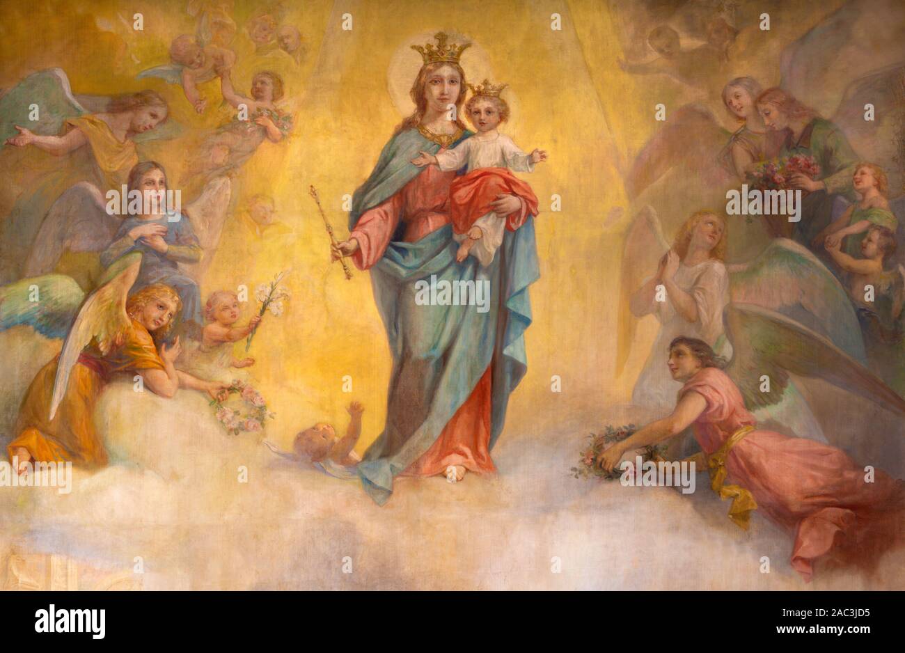 PARMA, Italien - 16. APRIL 2018: Die Malerei von Madonna (Maria, Hilfe der Christen) unter den Engeln in der Kirche Chiesa di San Benetetto ab 20. Stockfoto