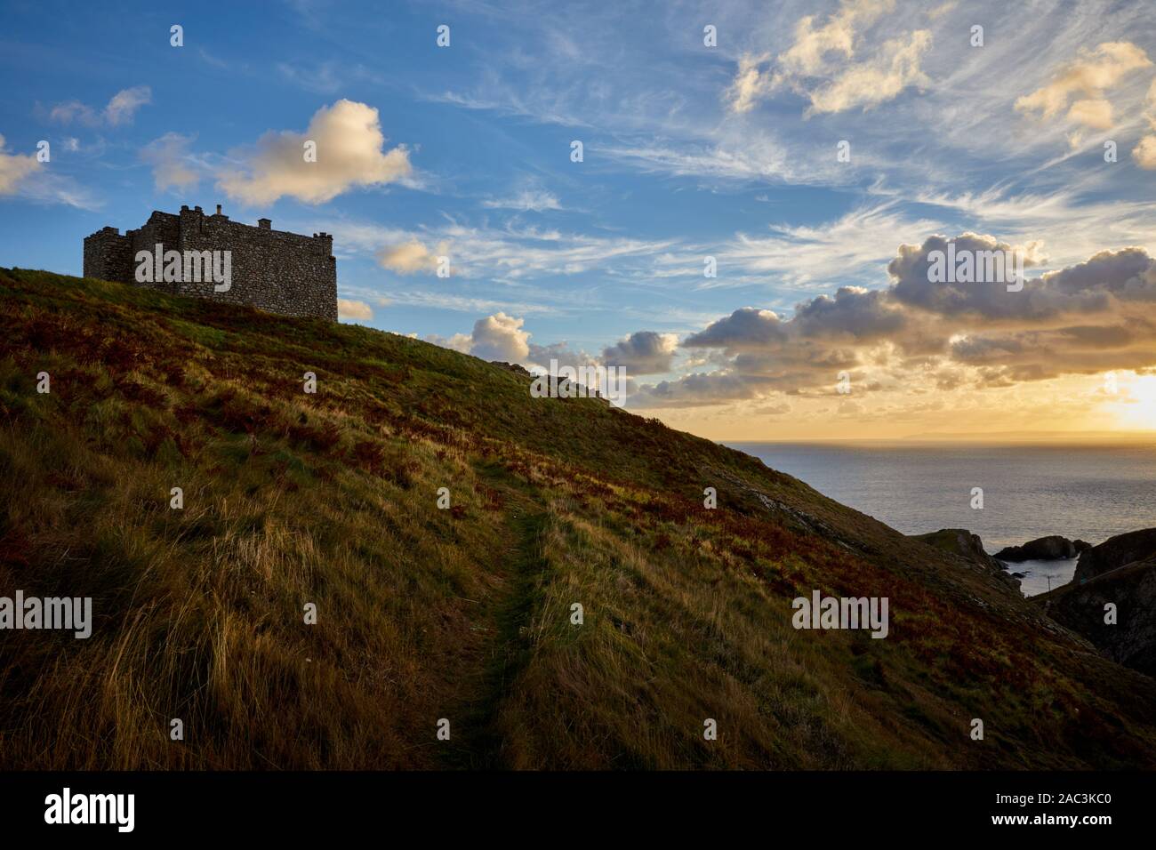 Mariscos" Burg auf Lundy Island an der Nordküste von Devon UK bei Sonnenaufgang Stockfoto