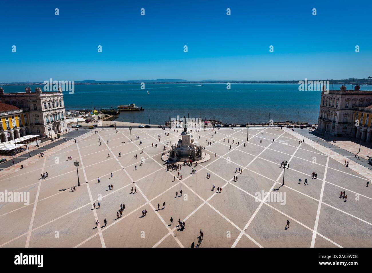 Lissabon, Portugal - 2 September, 2019 - Morgen geschossen über Commerce Square. Stockfoto