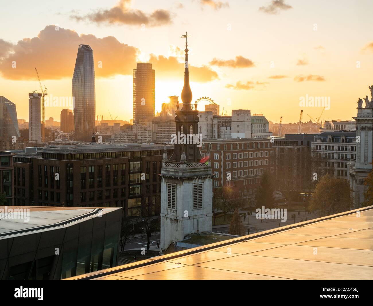 Blick von Einer neuen Änderung in der Nähe der St Pauls Cathedral, London Stockfoto