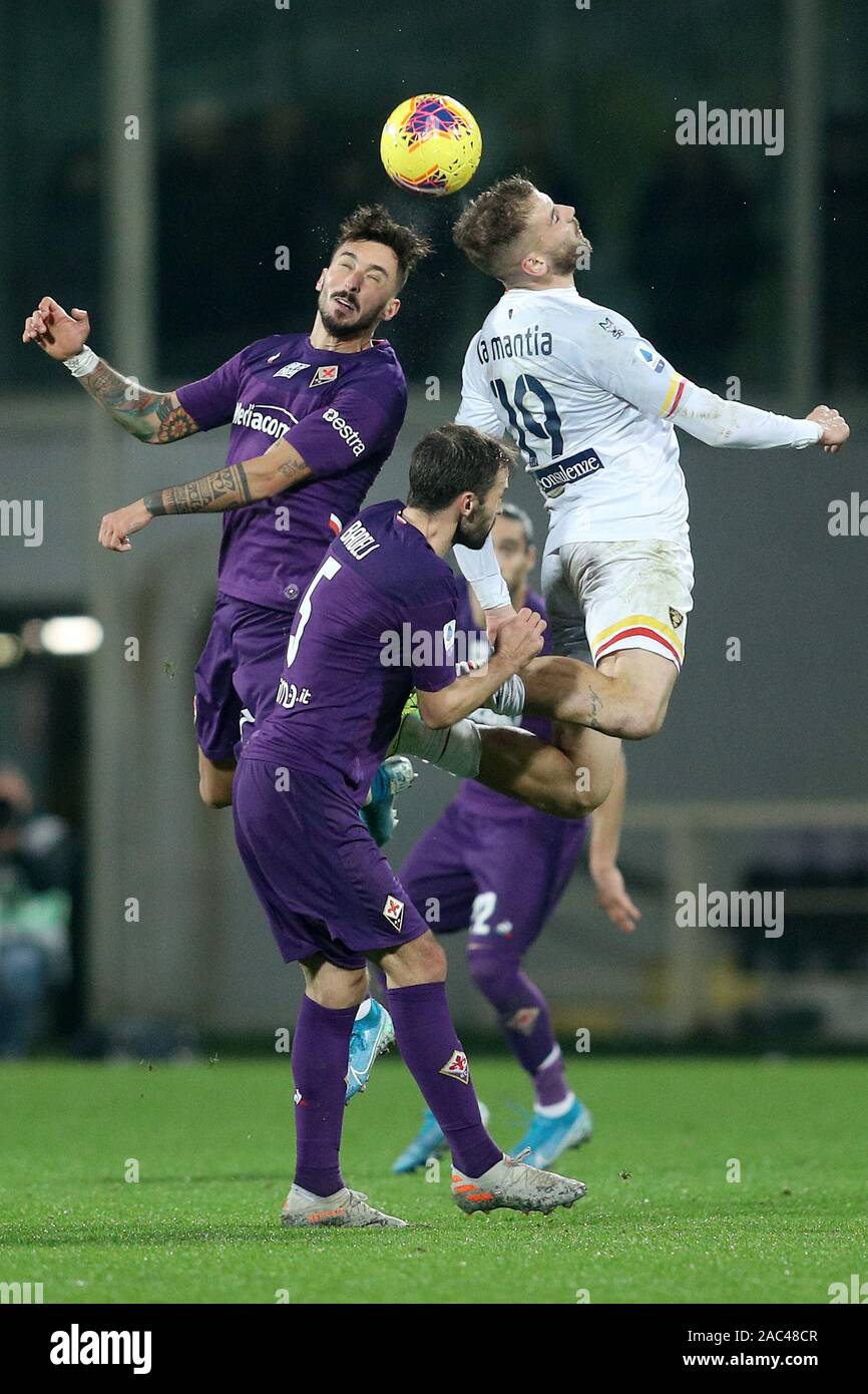 Florenz, Italien. 30 Nov, 2019. Federico Ceccherini von ACF Fiorentina und Andrea La Mantia von US Lecce während der Serie ein Match zwischen Fiorentina und Lecce im Stadio Artemio Franchi, Florenz, Italien am 30. November 2019. Foto von Luca Pagliaricci. Nur die redaktionelle Nutzung, eine Lizenz für die gewerbliche Nutzung erforderlich. Keine Verwendung in Wetten, Spiele oder einer einzelnen Verein/Liga/player Publikationen. Credit: UK Sport Pics Ltd/Alamy leben Nachrichten Stockfoto