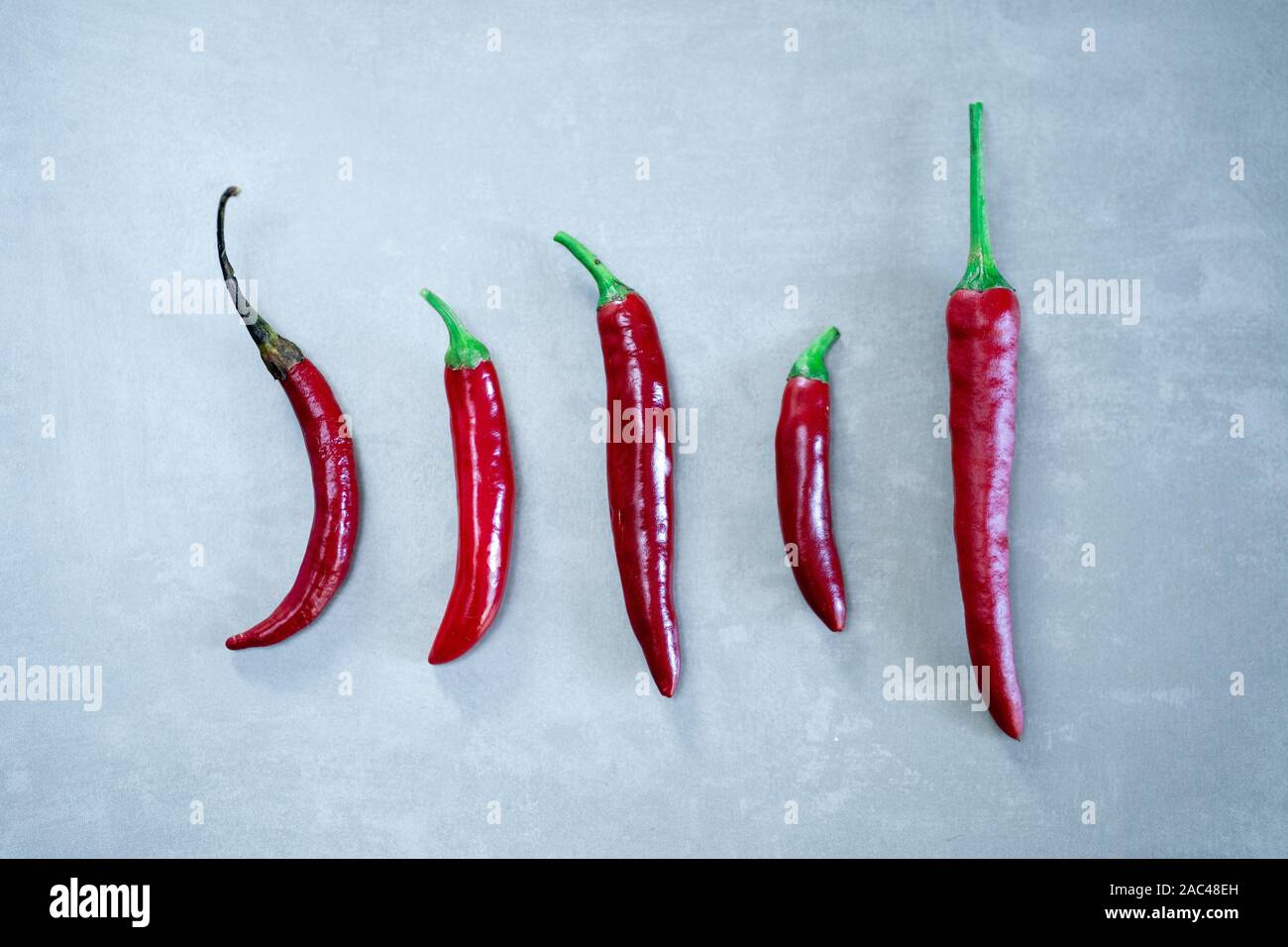 Red Hot peppers auf einem hellen Hintergrund Stockfoto
