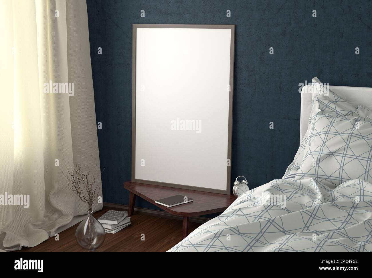 Ein vertikales Poster auf dem Nachttisch im Schlafzimmer mit blauer Wand. Beschneidungspfad um das Poster Stockfoto