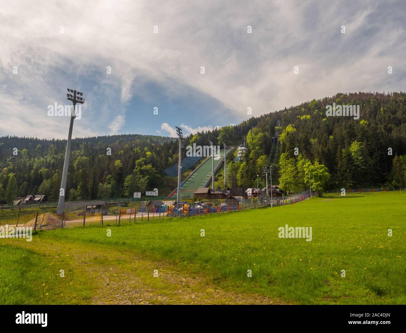 Zakopane, Polen - Juni 04, 2019: Blick auf Wielka Krokiew - Ski Springen in Zakopane neben Tatra. In Polen. Osteuropa. Stockfoto