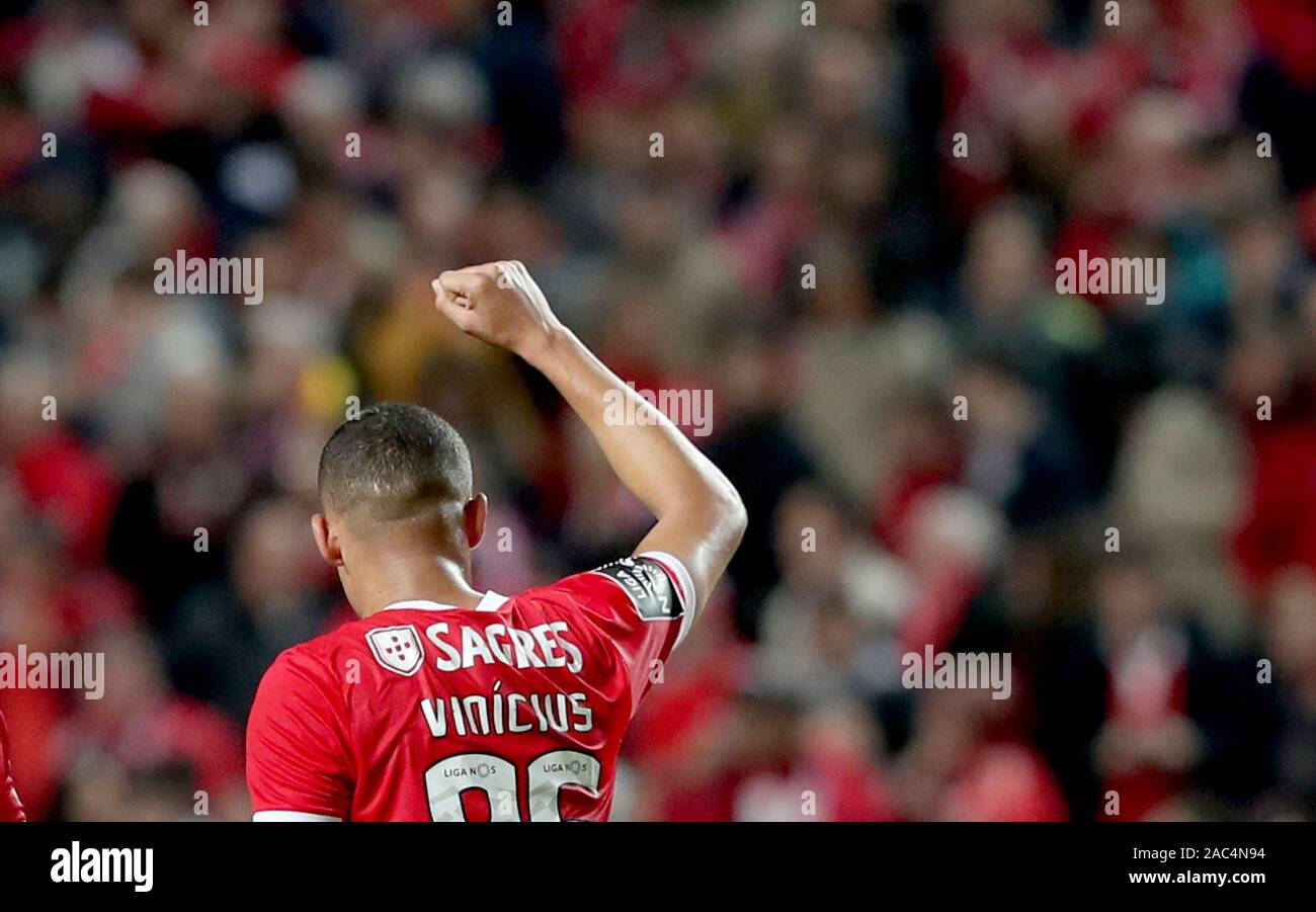 Lissabon, Portugal. 30 Nov, 2019. Vinicius von Benfica feiert Nachdem Sie gegen Maritimo während der Portugiesischen Liga Fußballspiel im Stadion Luz in Lissabon, Portugal, Nov. 30, 2019. Credit: Pedro Fiuza/Xinhua/Alamy leben Nachrichten Stockfoto