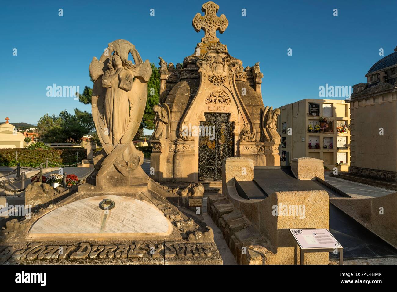 Ich DURALL SURIS HYPOGEUM (© CONILL I MONTOBBIO 1903) modernistischen Friedhof (© Puig i Cadafalch 1902) LLORET DE MAR, COSTA BRAVA GERONA KATALONIEN SPANIEN Stockfoto