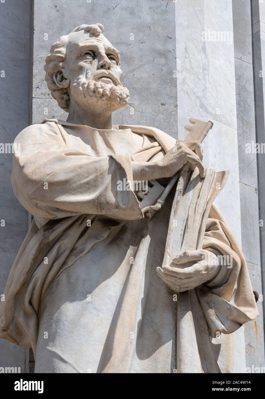 CATANIA, Italien - 8. April 2018: Die Statue von St. Petr der Apostel vor der Basilica di Sant'Agata. Stockfoto