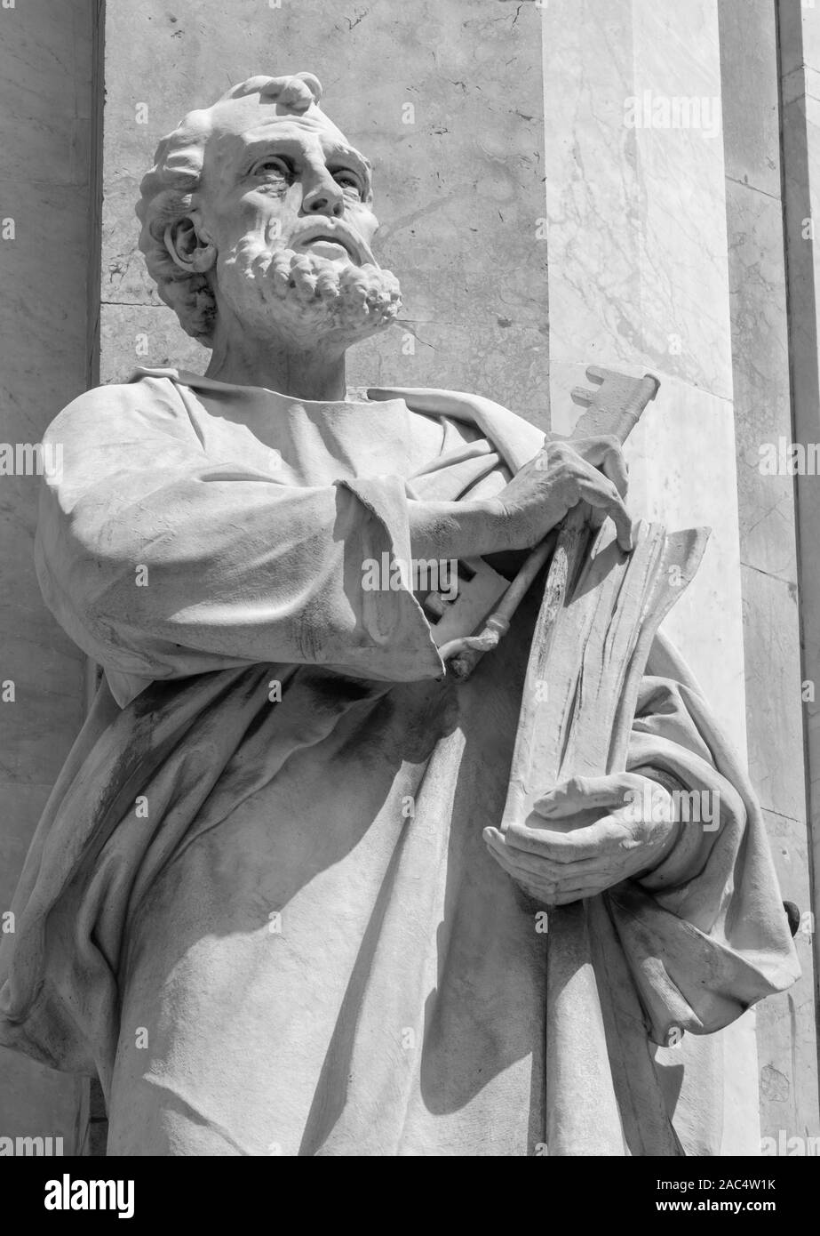 CATANIA, Italien - 8. April 2018: Die Statue von St. Petr der Apostel vor der Basilica di Sant'Agata. Stockfoto