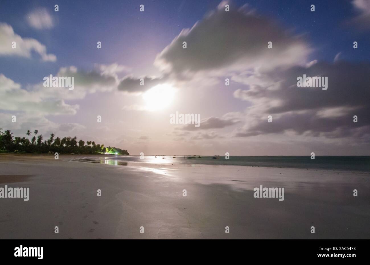 Schönen Langzeitbelichtung nacht Bild von São Miguel dos Milagres Strand Stockfoto