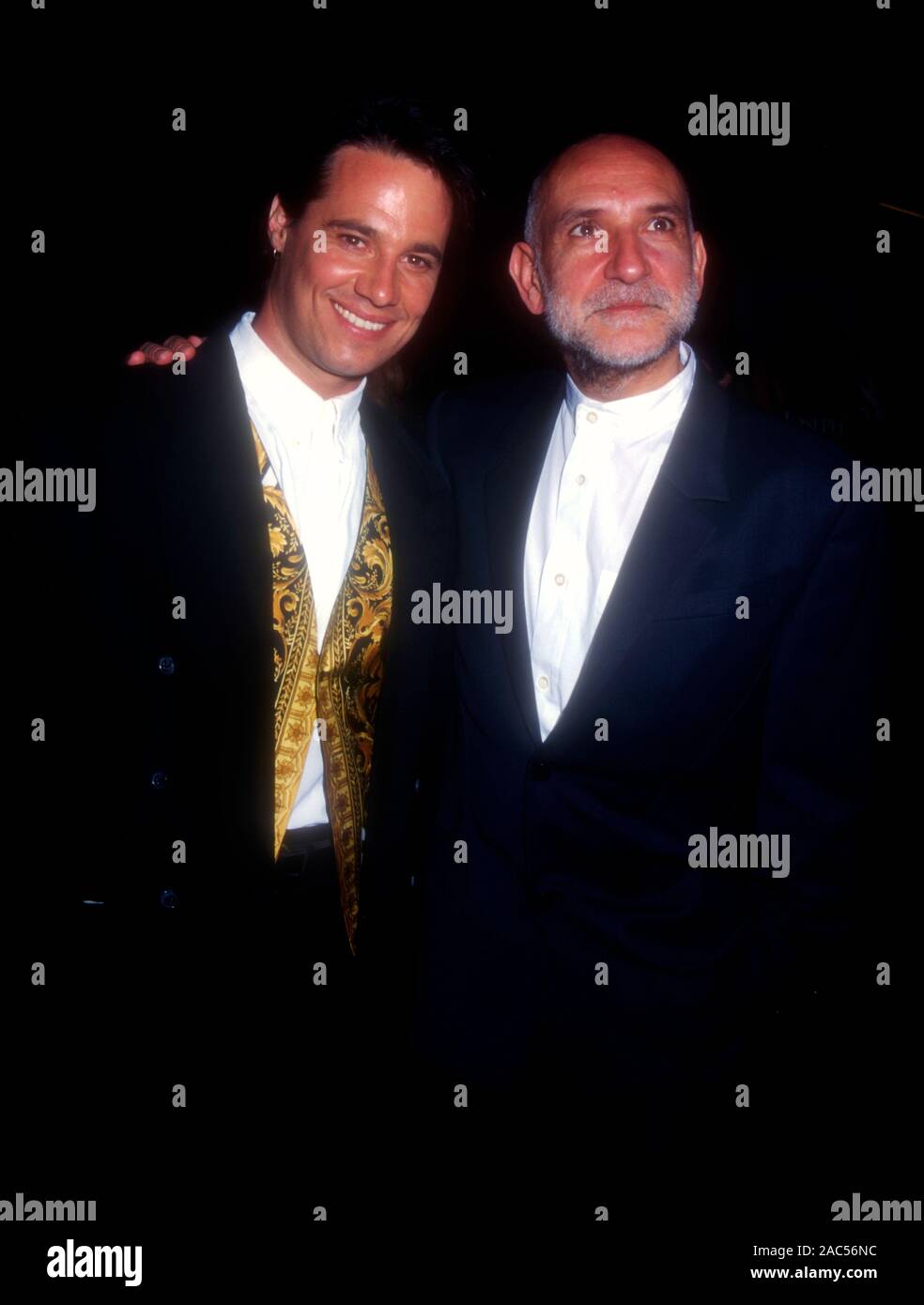 Los Angeles, Kalifornien, USA, 20. März 1995 Schauspieler Paul Mercurio und Schauspieler Ben Kingsley teilnehmen, die TNT-Screening von "Joseph" am 20. März 1995 Laemmle Sunset 5 Theater in Los Angeles, Kalifornien, USA. Foto von Barry King/Alamy Stock Foto Stockfoto