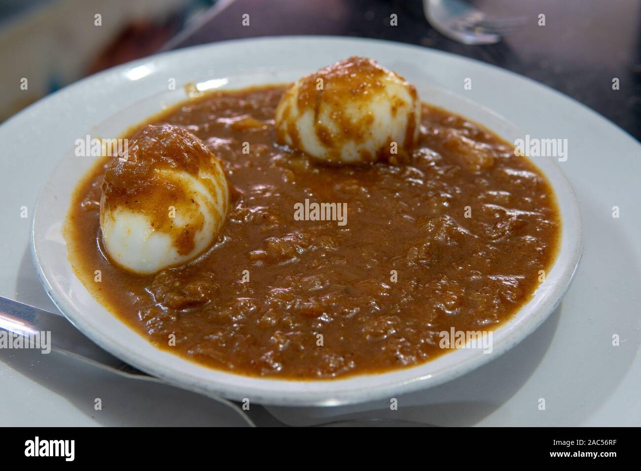 Hart gekochte Eier im Curry in Kochi, Kerala, Indien Kerala Stockfoto