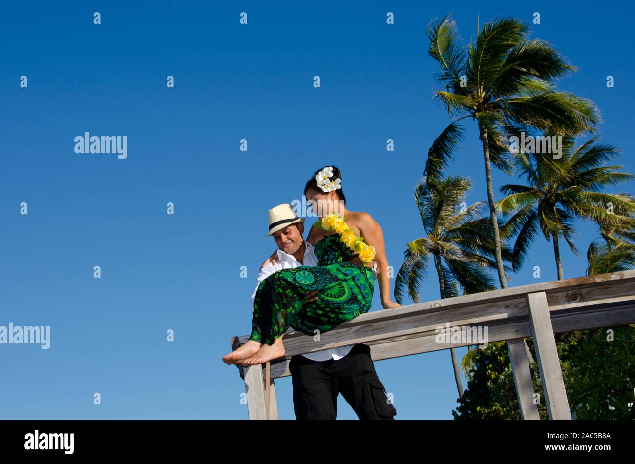 Mitte zwanzig, Miguel und Bikaryoo eingeschaltet sind. Sie haben viel über die jeweils anderen Kulturen wie Miguel zu lernen ist aus Nicaragua und Biraryoo f Stockfoto