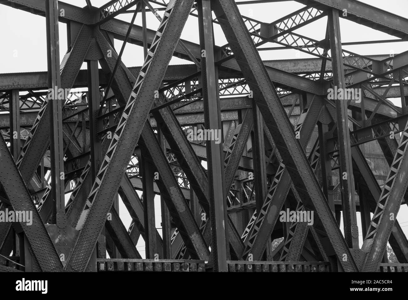 Chicago Illinois Ash Street Zugbrücken über Versand Kanal Stahlträger Brücke Muster Schwarz und Weiß Stockfoto