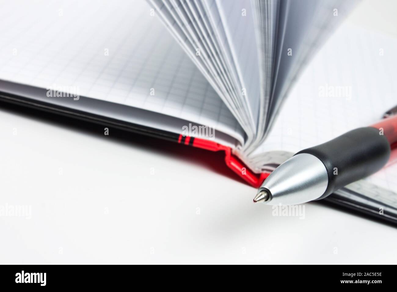 Notizbuch aus Papier und Bleistift Nahaufnahme Stockfoto