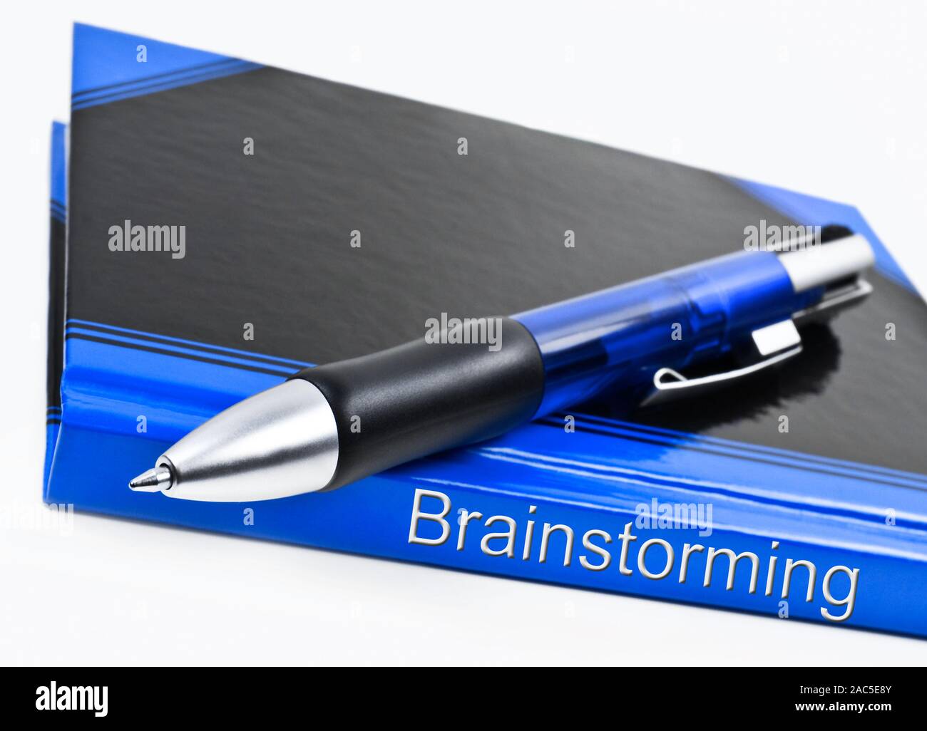 Brainstorming und blau Notizbuch aus Papier Stockfoto