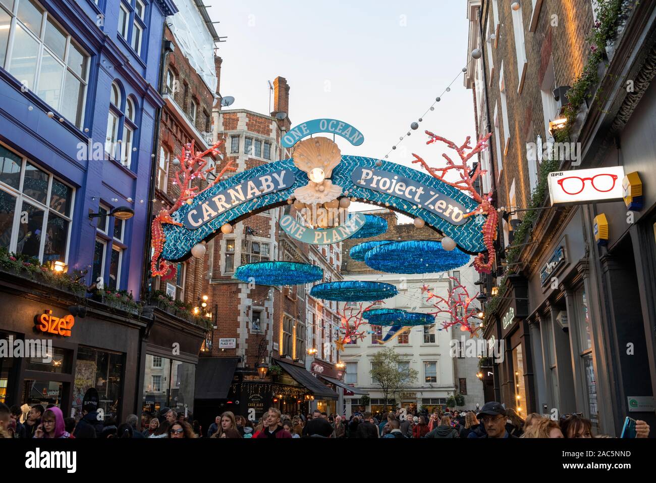London Weihnachtsschmuck 2019, Carnaby Street Project Zero Stockfoto