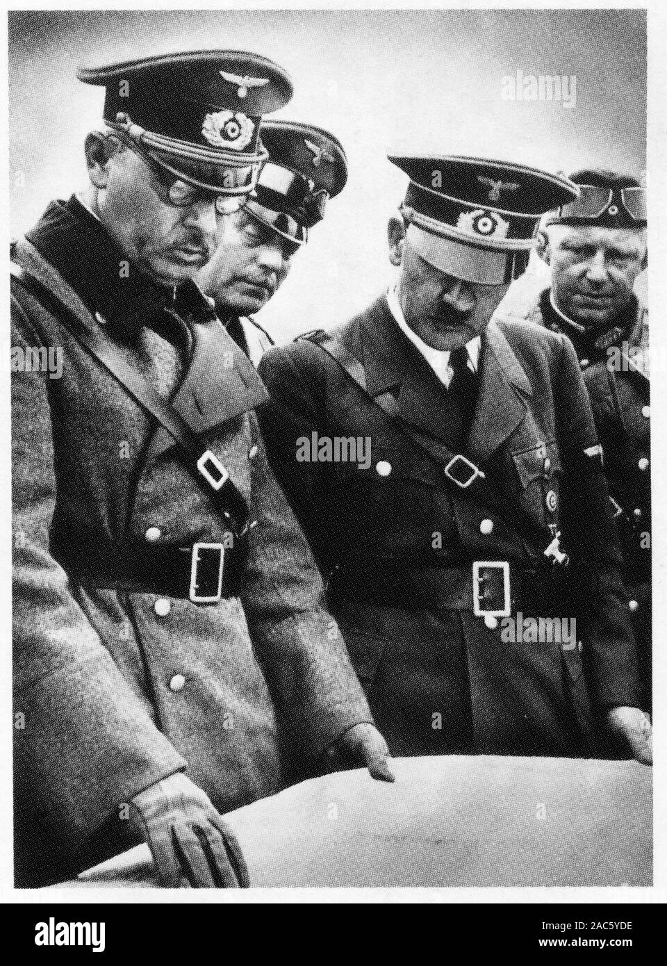 Adolf Hitler unter seinen Offizieren Stockfoto