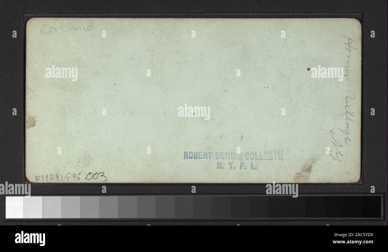 Horror Village, NY beinhaltet Ansichten von W. L. Sutton, E.&HT Anthony, W. L. Hall und andere Fotografen und Verlage. Robert Dennis Sammlung von stereoskopische Ansichten. Titel von Cataloger'. Blick auf das südliche Reihe von New York einschließlich Broome, Chenango, Cortland, Schuyler, Steuben Tioga und Tompkins Grafschaften; Norwich, einschließlich gruppenporträts, Marathon, einschließlich einer Darstellung der Quilts; Homer, einschließlich einer Akademie; Kutabali; Molkerei Operations bei Düren; Kommissionierung Hopfen in Otsego; das gas Haus am Waverly, Dam und fällt bei Fall Creek; Red Rock Ölderrickkräne; Cayuta Glen; Leute fahren, Stockfoto
