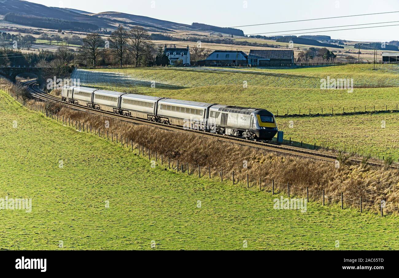 Scotrail DMU HST Personenzug in Richtung Aberdeen westlich von Gleneagles Raillway Station durch Auchterarter Perth & Kinross Schottland Großbritannien Stockfoto