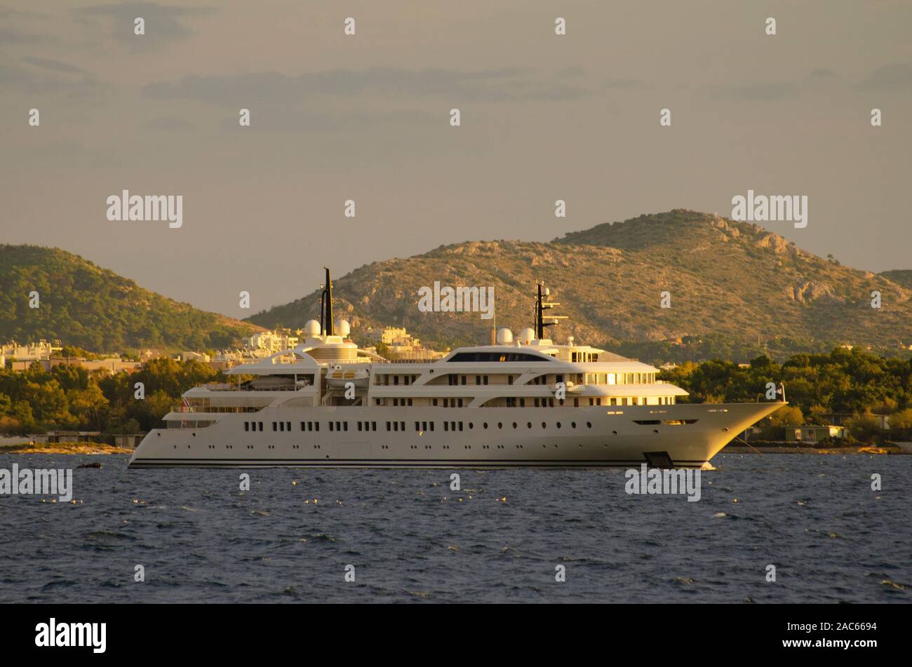 Ein super Yacht in Glyfada Athens Griechenland verankert Stockfoto