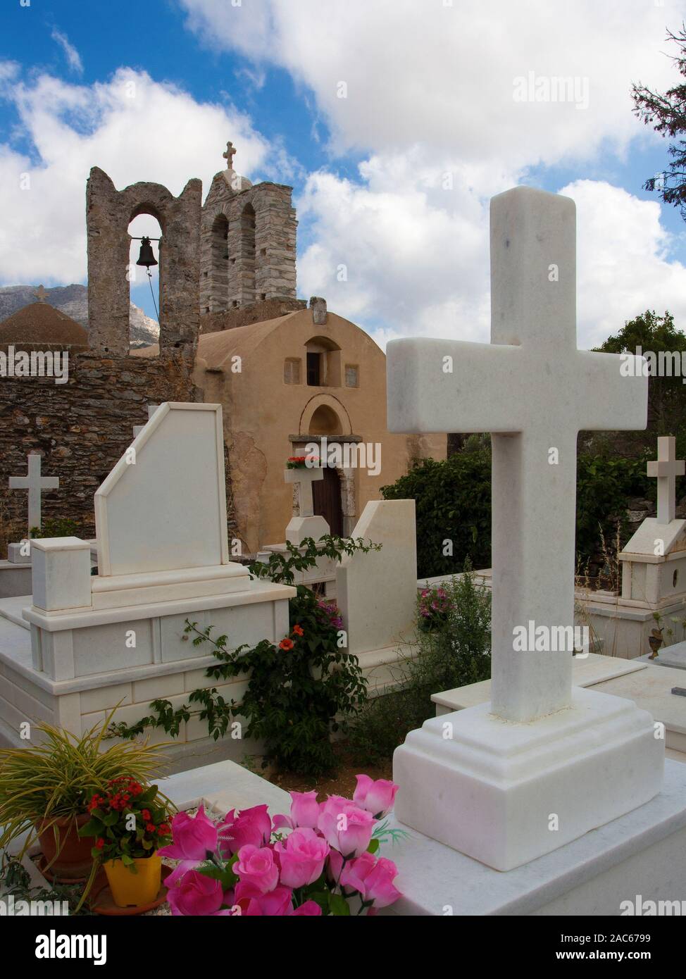 Zwischen Kreuze und Kirchen der Insel Naxos, Griechenland Stockfoto