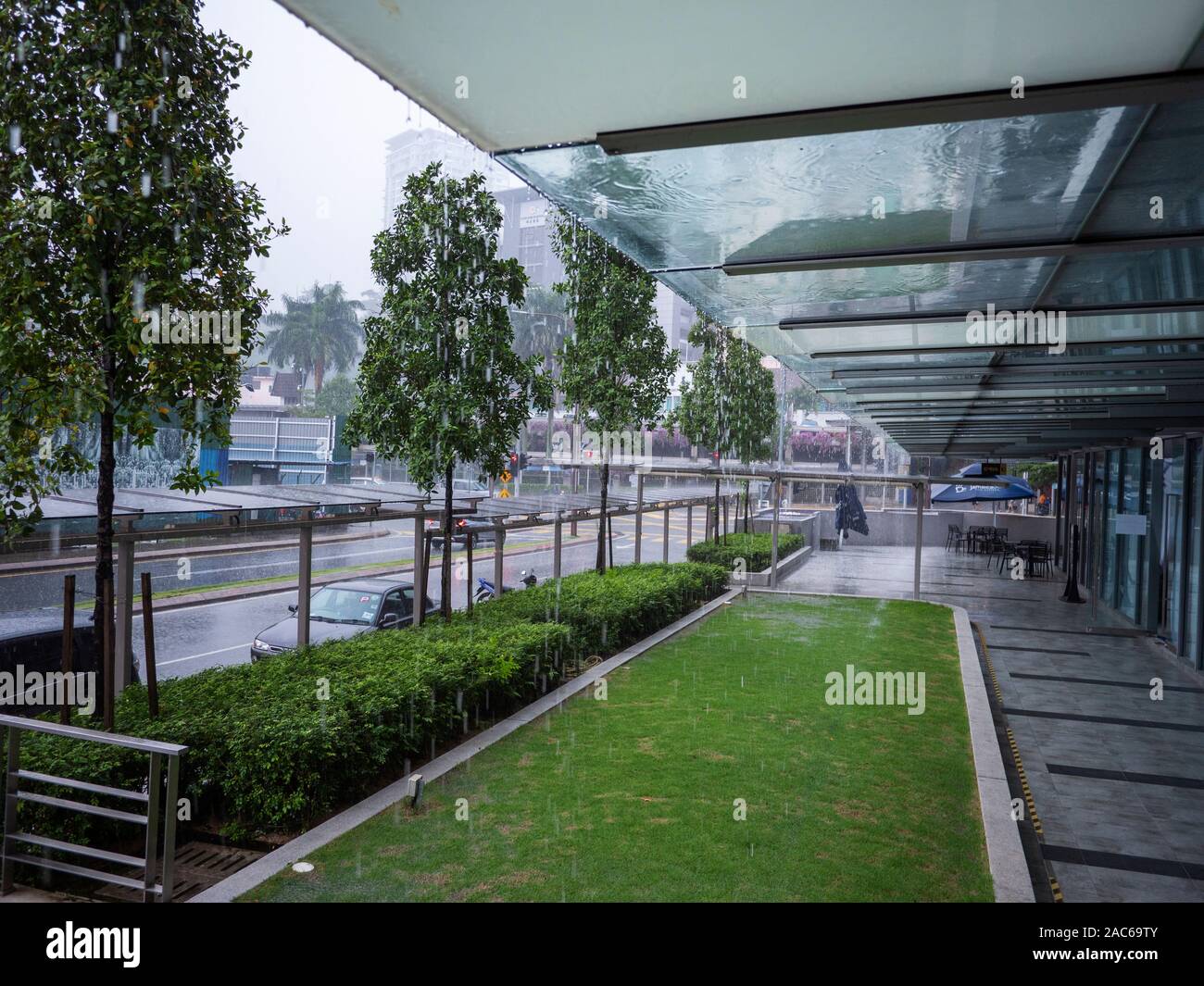 Malaysia, Kuala Lumpur - Oktober 2019: Ein verregneter Tag in den Straßen Stockfoto