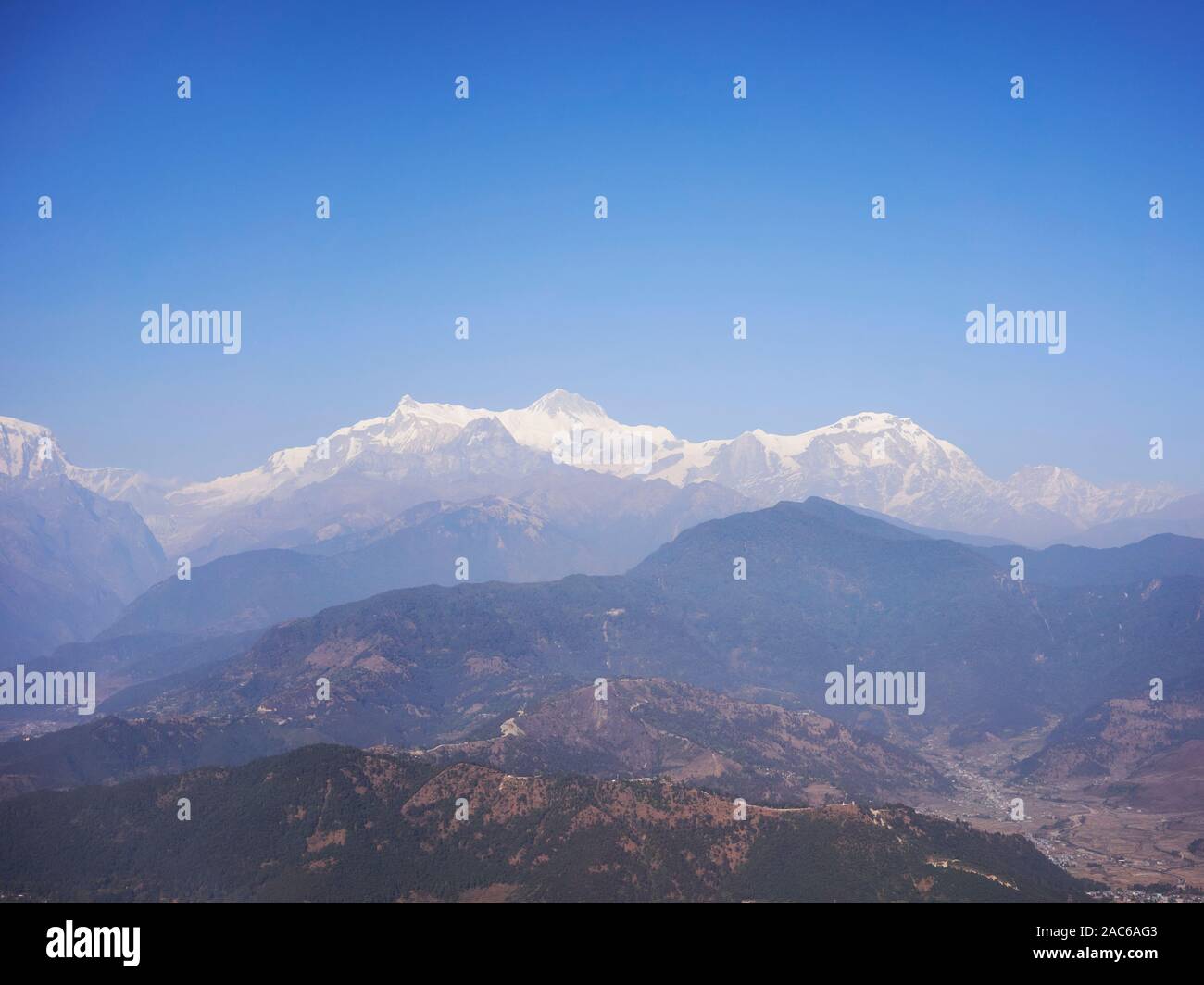 Machupuchare Bergkette von Sarangkot Tower View Stockfoto
