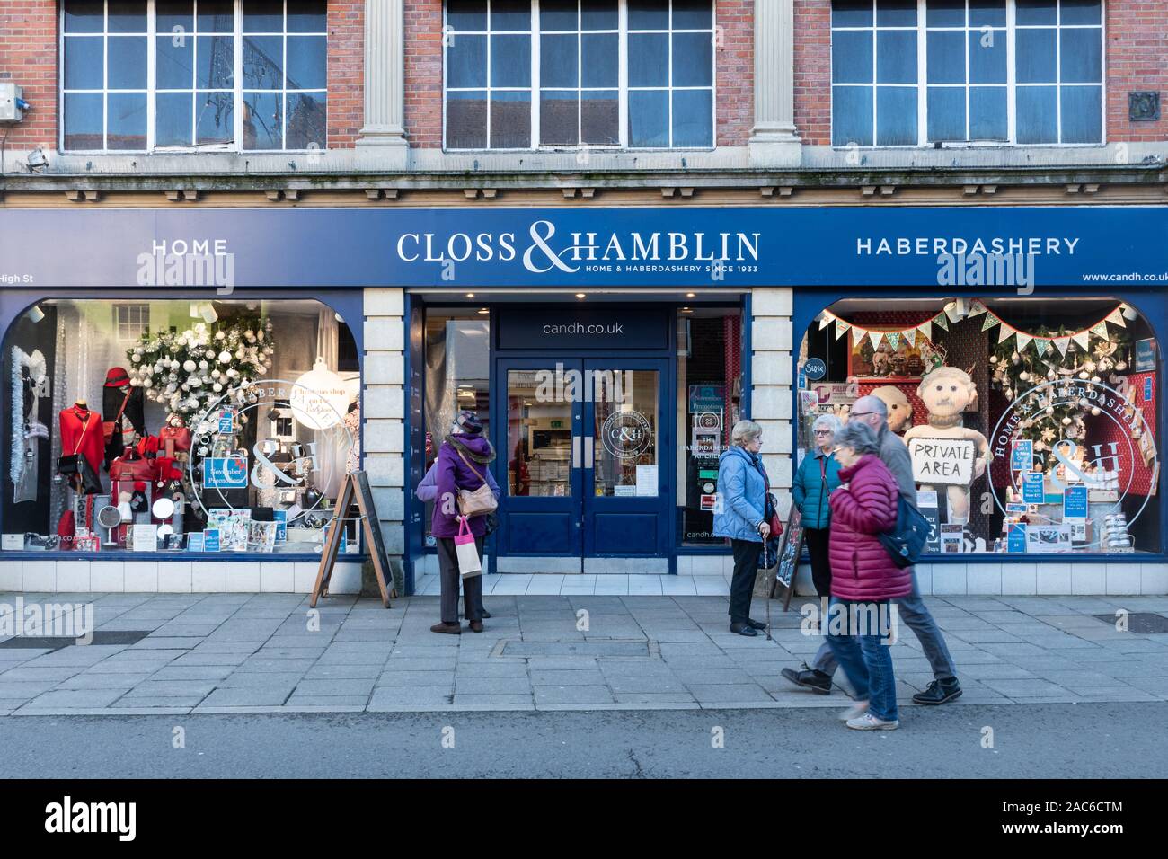 Closs & Hamblin Store auf Winchester High Street, Kurzwaren, Stoffe und handwerkliche Produkte, Großbritannien Stockfoto