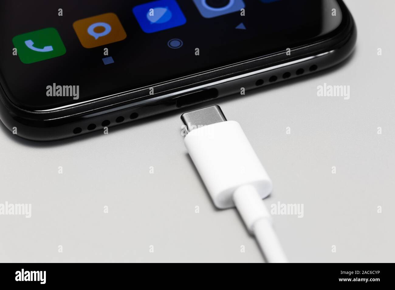 Telefon mit einem USB-Anschluss und USB Kabel Typ C Stockfoto