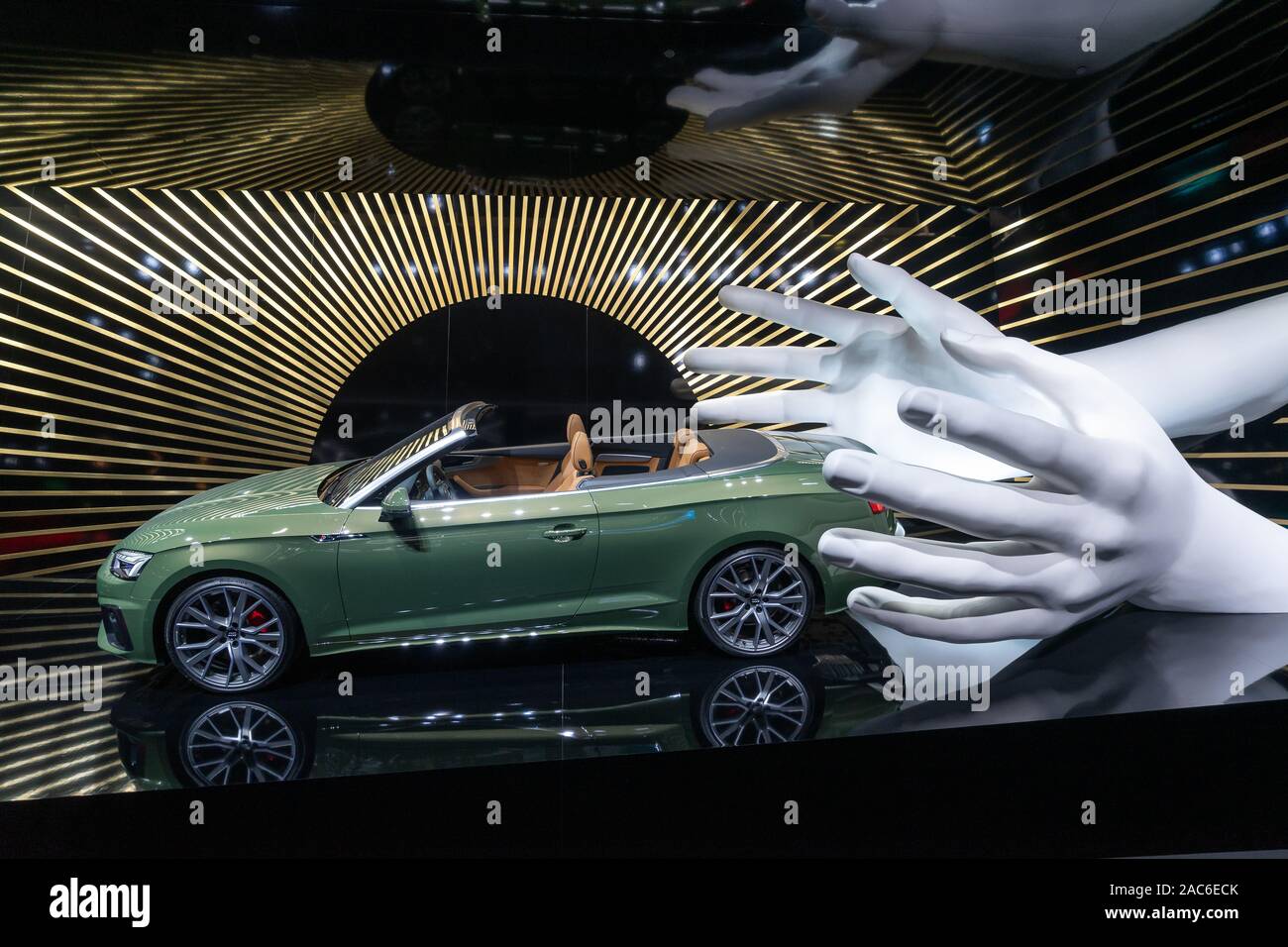 FRANKFURT - 20.September 2019: Neuer Audi A5 40 TDI quattro Cabriolet in grün metallic - Facelift für Luxus-PKW auf der IAA 2019 Frankfurt Motor Show präsentiert. Stockfoto