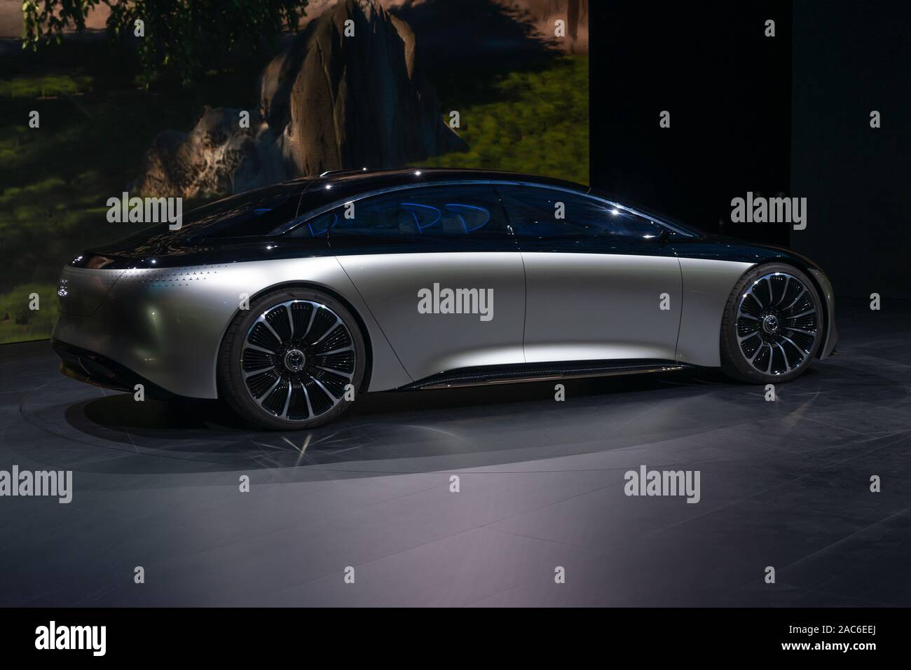 FRANKFURT - Sep 20, 2019: Silber Mercedes-Benz Vision EQS-Premiere von Voll elektrische Luxus Concept Car mit futuristischen Design auf der IAA 2019 Internati Stockfoto